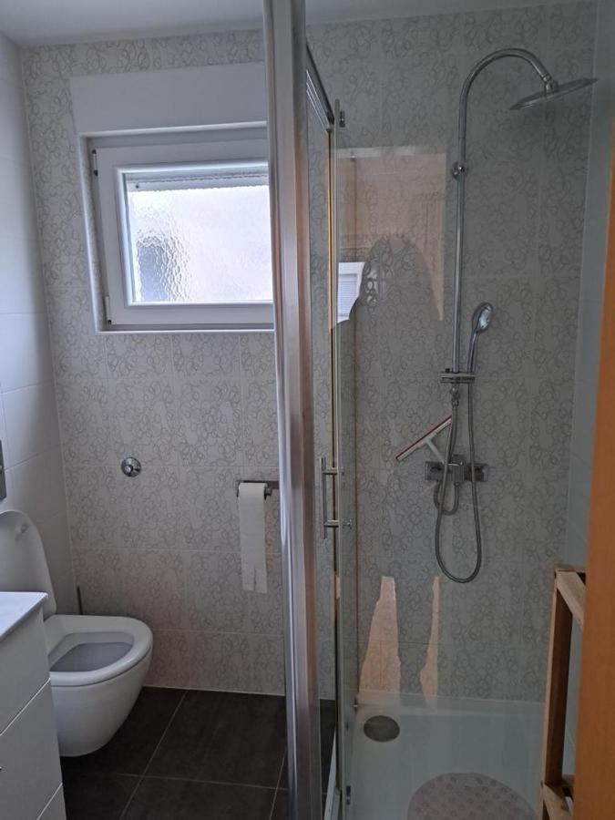 Apartman Lozancic Vir Exterior foto